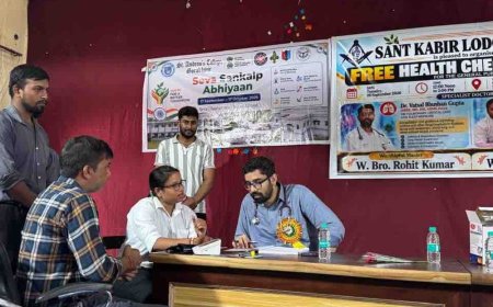 गोरखपुर में 250 से ज्यादा लोगों की स्वास्थ्य जांच:डॉक्टरों ने दी सलाह, प्राचार्य ने स्वास्थ्य के प्रति जागरूक रहने को कहा