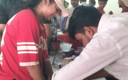 इटावा में रेबीज दिवस पर पेट हेल्थ कैंप:1200 कुत्ते-बिल्लियों को लगाए टीके, 2500 का हुआ स्वास्थ्य परीक्षण
