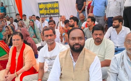 बक्शीपुरा में रेलवे गेट 41सी खोलने को लेकर प्रदर्शन:लोगों ने ओवरब्रिज के पास धरना दिया, रेल मंत्री को भेजा पत्र