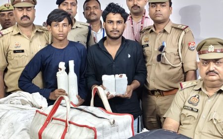 प्रयागराज जंक्शन पर दो शराब तस्कर गिरफ्तार:80 हजार की 304 बोतल शराब बरामद, बिहार ले जाकर बेचने की थी तैयारी