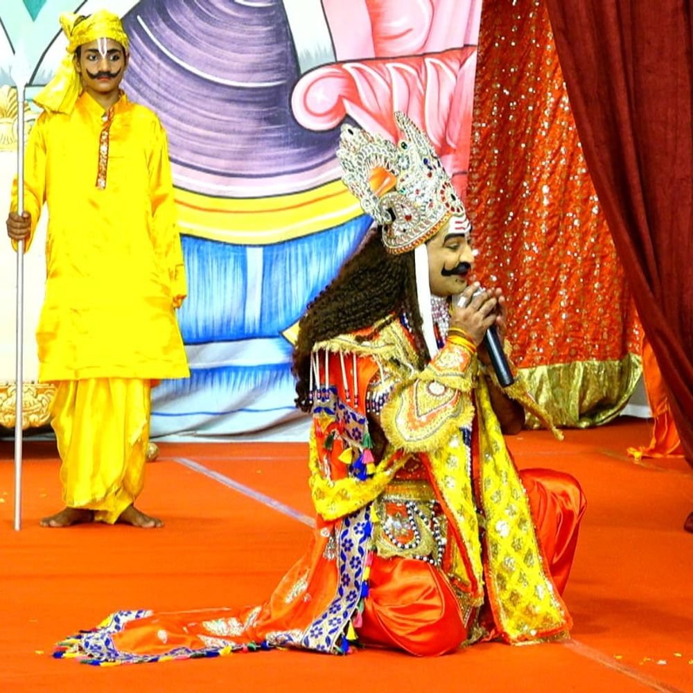 जेके मंदिर में रामलीला महोत्सव का मंचन:पुष्प वाटिका में श्रीराम-सीता के प्रथम मिलन की झलक देख भाव-विभोर हुए श्रद्धालु