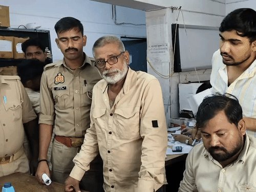 बाबा बनकर मंदिर में छुपा था लूट का आरोपी:झांसी में काली सरकार अरेस्ट, दिव्य दरबार लगाता था, एक लाख से ज्यादा फोलोअर