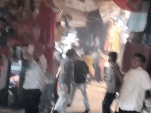 लालकुर्ती पैंठ बाजार में चौथी बार तारों में लगी आग:व्यापारियों ने दी बिजली विभाग के खिलाफ धरने की चेतावनी, बाजार में छाया अंधेरा