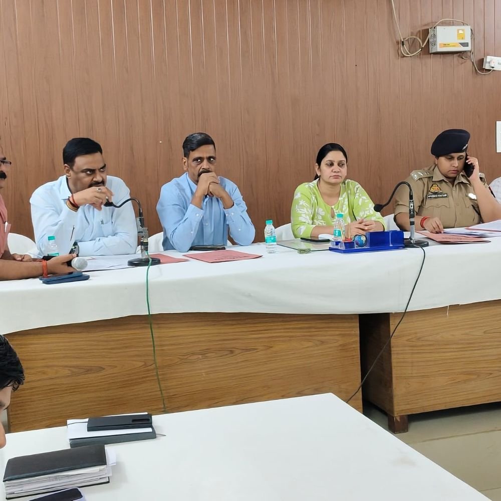 मिर्जापुर में विंध्याचल नवरात्र-मेले की तैयारियों को लेकर कमिश्नर सख्त:10 अक्टूबर तक हाईवे दुरुस्त करने का अल्टीमेटम, लापरवाही पर निलंबन की चेतावनी
