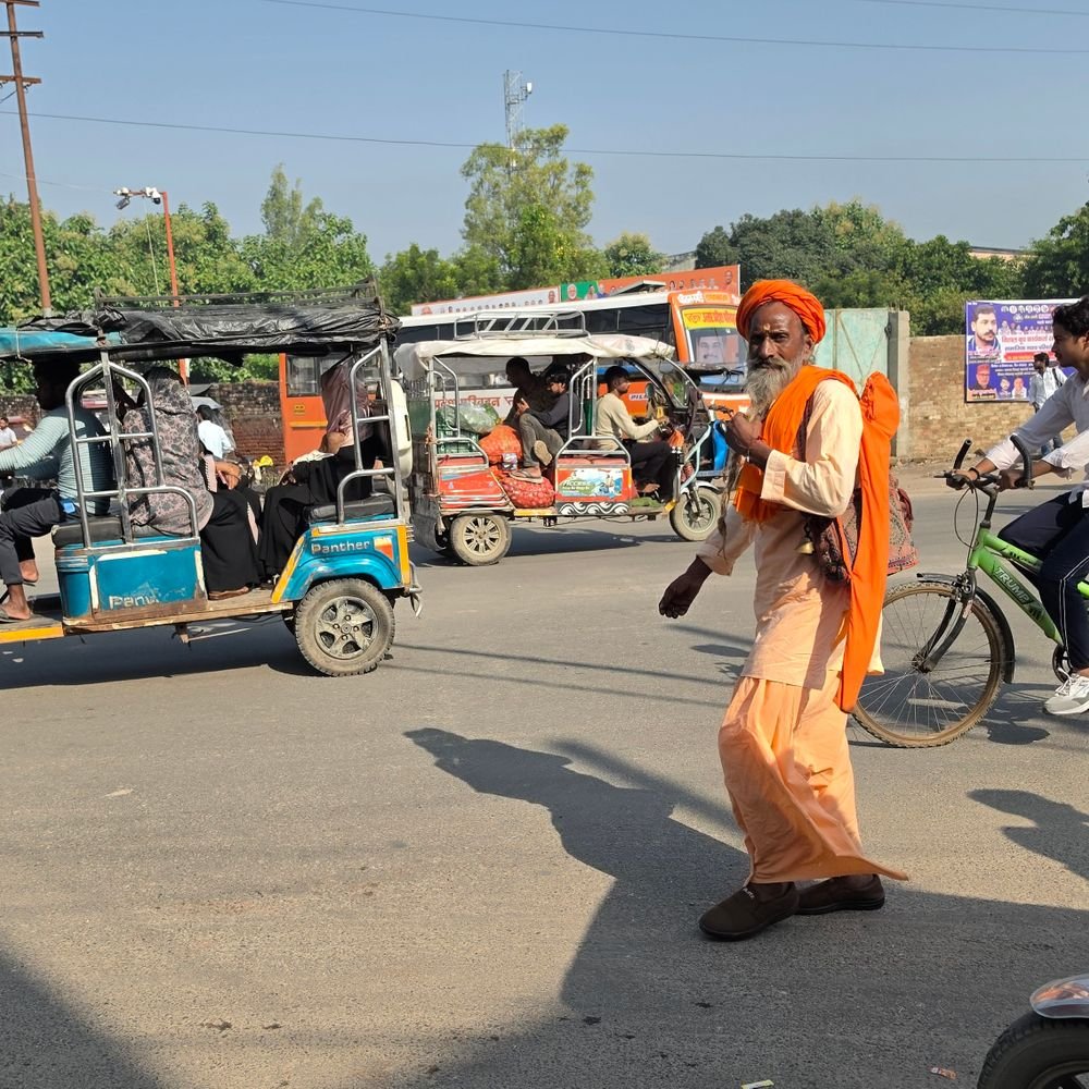 संभल में 3-दिन की बारिश के बाद सुबह-रात सुहाना मौसम:बुखार के मरीज बढ़े, जिला अस्पताल में 62 भर्ती; ईख में लगा कीड़ा