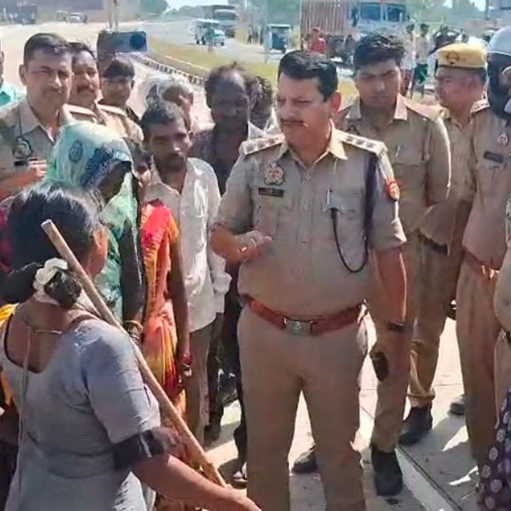 कौशांबी में शव रखकर हाईवे जाम करने पर केस:ट्रेन से कटकर युवक की मौत के बाद परिजनों ने लगाया था हत्या का आरोप