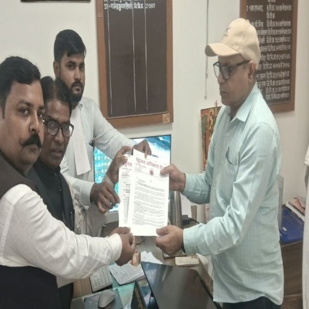सुल्तानपुर में क्षतिग्रस्त नाली के पुनर्निर्माण पर प्रदर्शन:बहुजन अधिकार सेना ने CDO को 24 घंटे का दिया अल्टीमेटम, आमरण अनशन की चेतावनी