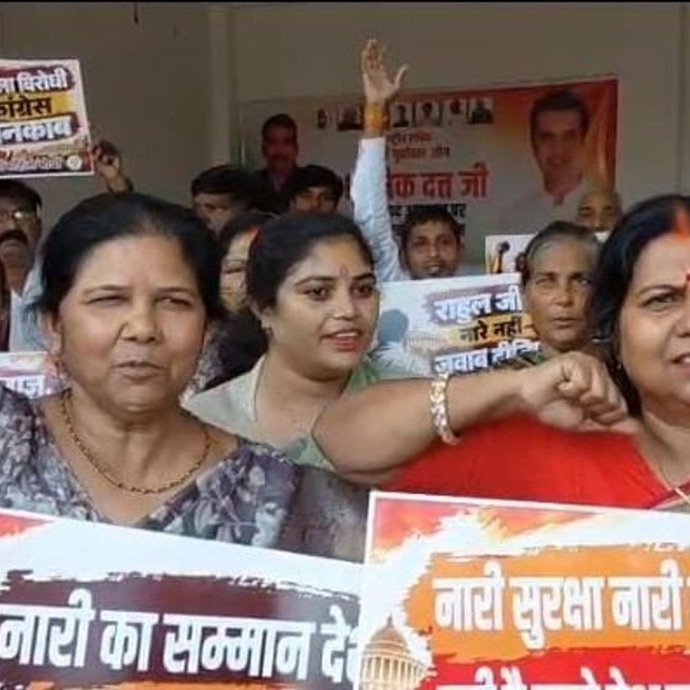 भाजपा महिला मोर्चा का कांग्रेस दफ्तर पर प्रदर्शन:सांसद पर कार्रवाई के बाद भी शीर्ष नेतृत्व की चुप्पी पर उठाए सवाल