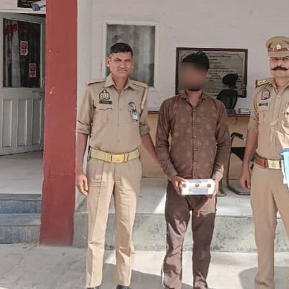 आगरा में जेवर चोरी का 24 घंटे में खुलासा:चेन, अंगूठी, पैंडल, टॉप्स-पायल और 6,730 रुपये घर से उठा ले गया था, अरेस्ट