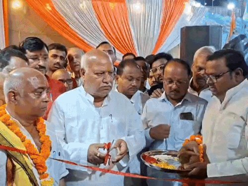 अयोध्या में नीम करोली और बर्फानी बाबा का दर्शन शुरू:दुर्गा पूजा पंडालों में पुलिस तैनात, ड्रोन से होगी निगरानी