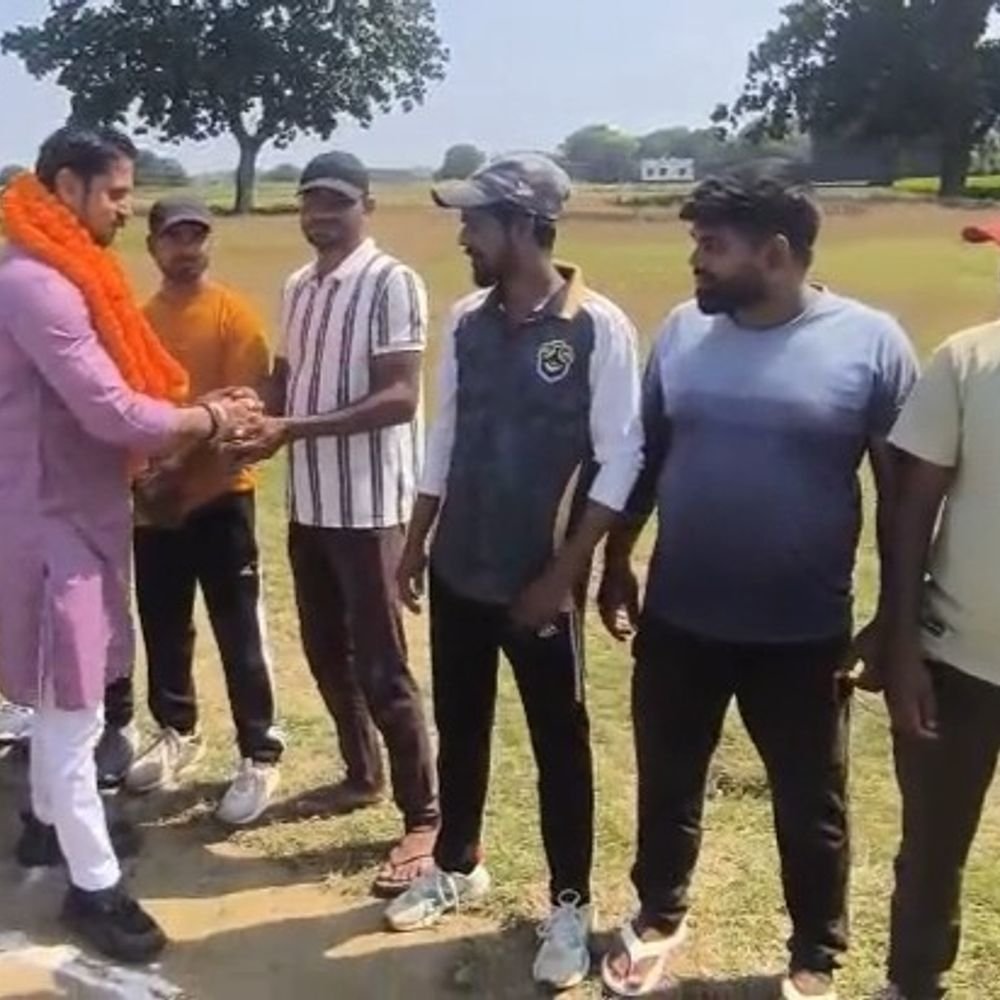 प्रतापगढ़ में क्रिकेट टूर्नामेंट शुरू:उद्घाटन मैच में डाड़ी की टीम जीती; रॉबिन बने 'मैन ऑफ द मैच'
