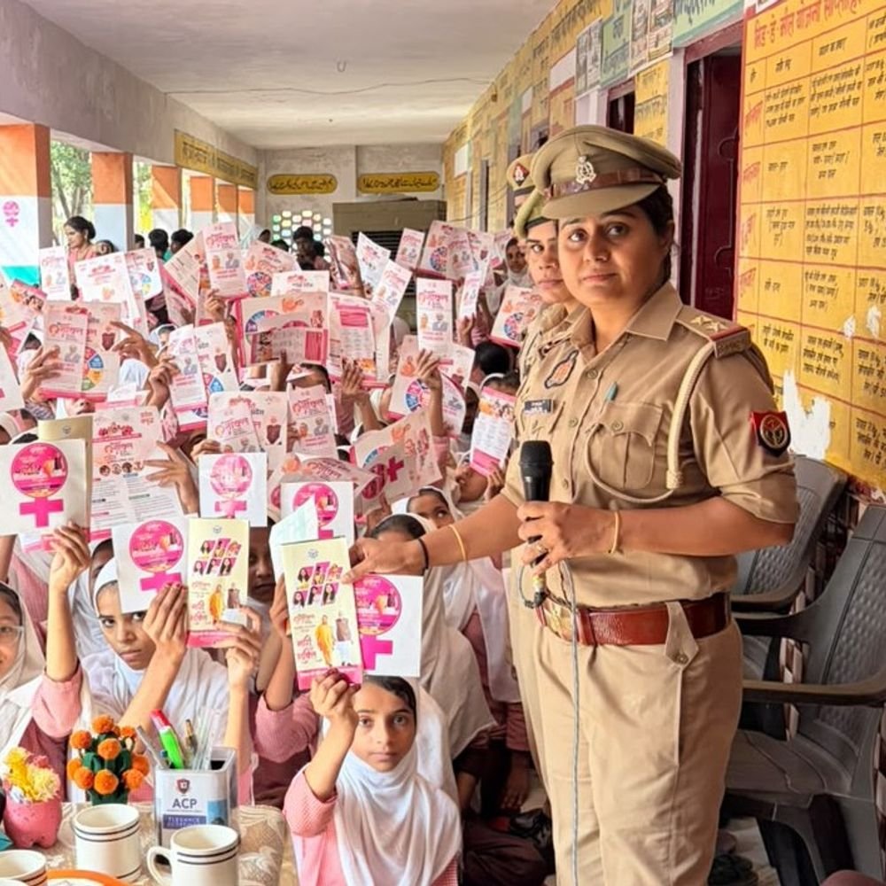 शेरपुर में साइबर सुरक्षा जागरूकता कार्यक्रम:छात्रों को दी जानकारी, हेल्पलाइन और सुरक्षित इंटरनेट के बताए नियम