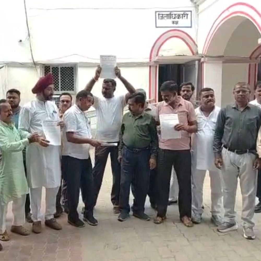 UPI पर 0.4% MDR के प्रस्ताव से व्यापारियों में नाराजगी:रायबरेली में केंद्र से शुल्क वापस लेने की मांग, DM को सौंपा ज्ञापन