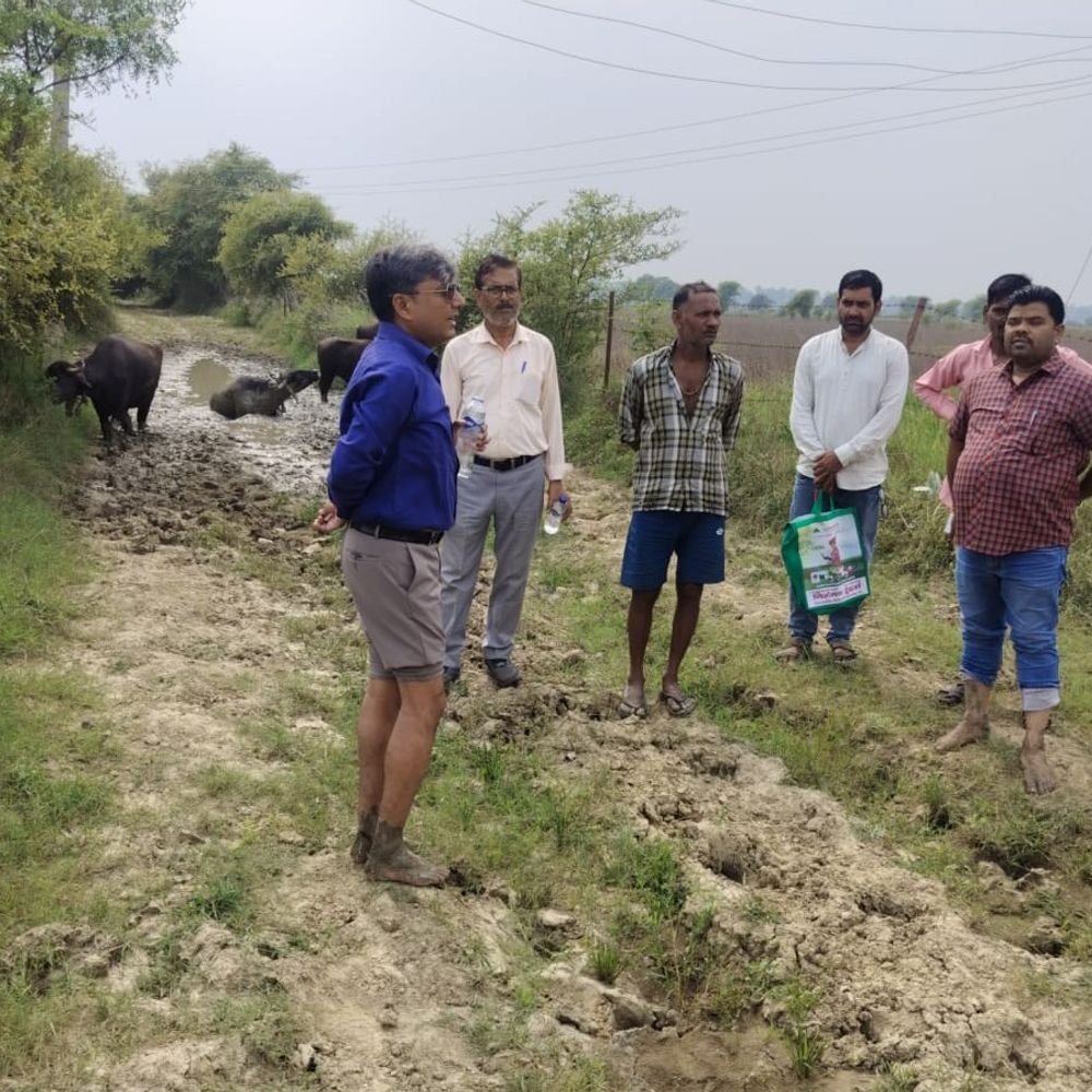 शव रखकर प्रदर्शन के बाद श्मशान-घाट के रास्ते का निर्माण:जालौन डीएम के निर्देश पर वीबी-जी राम जी योजना के तहत बनेगा रास्ता