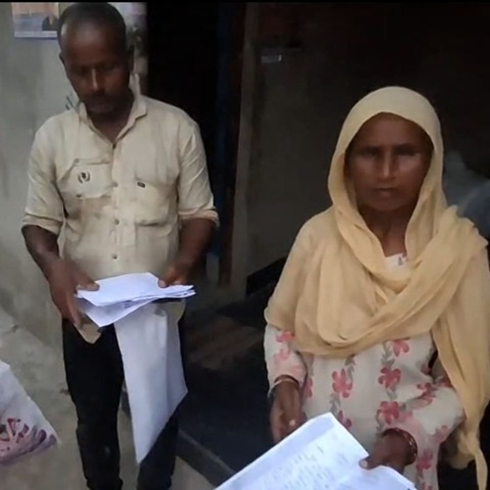 नाली विवाद में युवती समेत 3 महिलाओं की पिटाई:श्रावस्ती में लाठी-डंडों से मारपीट, हथियार लहराता दिख रहा व्यक्ति; युवती समेत तीन घायल