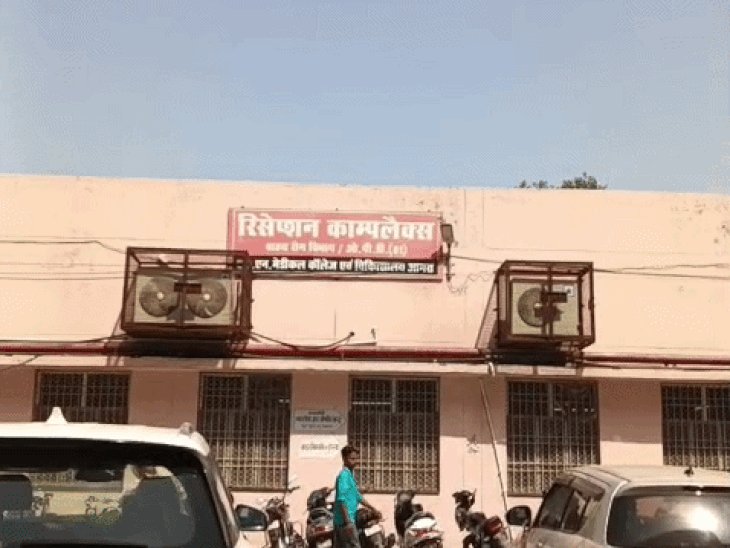 एसएन में नया ओपीडी रजिस्ट्रेशन हॉल बनना शुरू:होंगी 36 काउंटर्स विंडो, निर्माण जारी रहने तक नीचे बनाए जा रहे 5 काउंटर