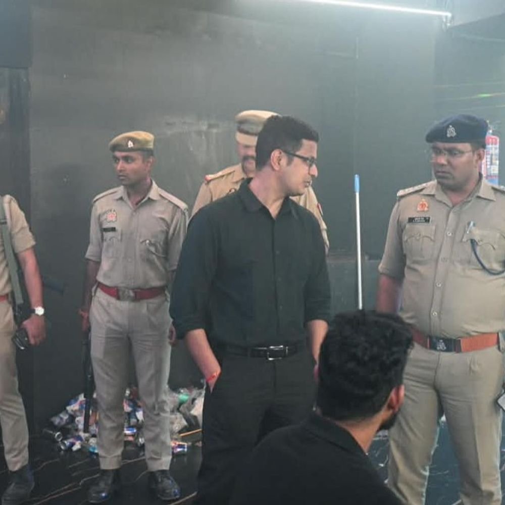 कौशांबी में रात 2 बजे चलते मिले हुक्का बार:गाजियाबाद पुलिस कमिश्नर के निर्देश पर DCP ने मारा छापा, हाईकोर्ट ने लगाई है रोक