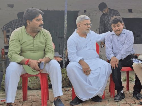 MLC देवेंद्र की खामोशी ने बढ़ाई भाजपा प्रत्याशी की चिंता:नाराजगी जता रहे समर्थक; दो बार घर पर मनाने पहुंचे ध्रुव त्रिपाठी