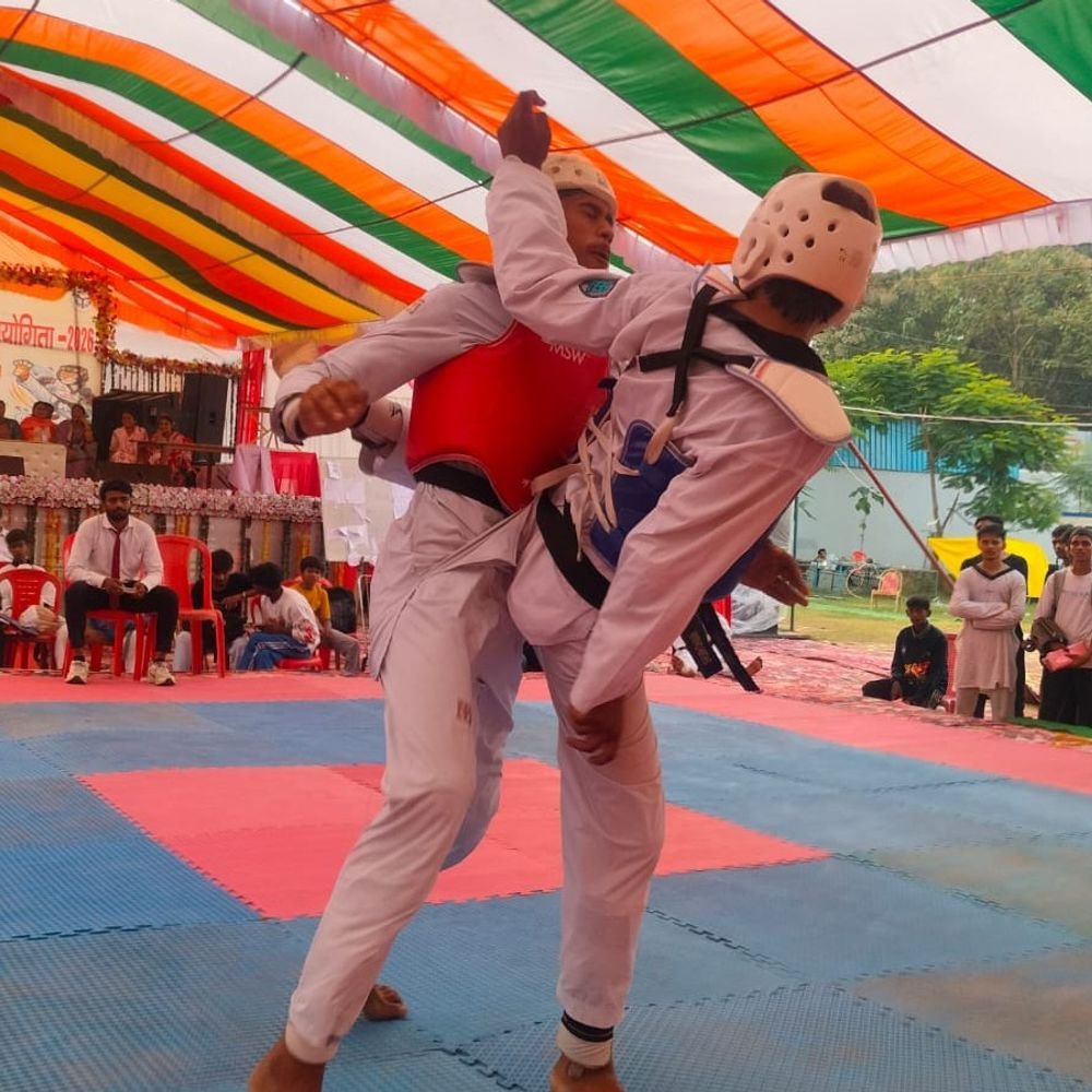 गोरखपुर में प्रदेशीय ताईक्वांडो प्रतियोगिता:शुभम राव आदित्य सिंह ने स्वर्ण जीता, अलग-अलग भार वर्गों में मिले पदक