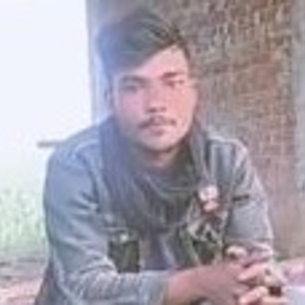 इटावा में युवक का शव पेड़ से लटका मिला:परिजनों ने 3 लोगों पर प्रताड़ना और जान से मारने की धमकी देने का आरोप लगाया