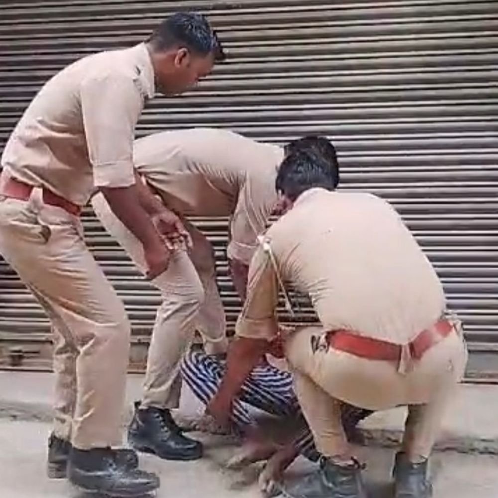 पेट्रोल पंप के पास 45 वर्षीय अज्ञात व्यक्ति का शव:एटा में पुलिस शिनाख्त के प्रयास में जुटी