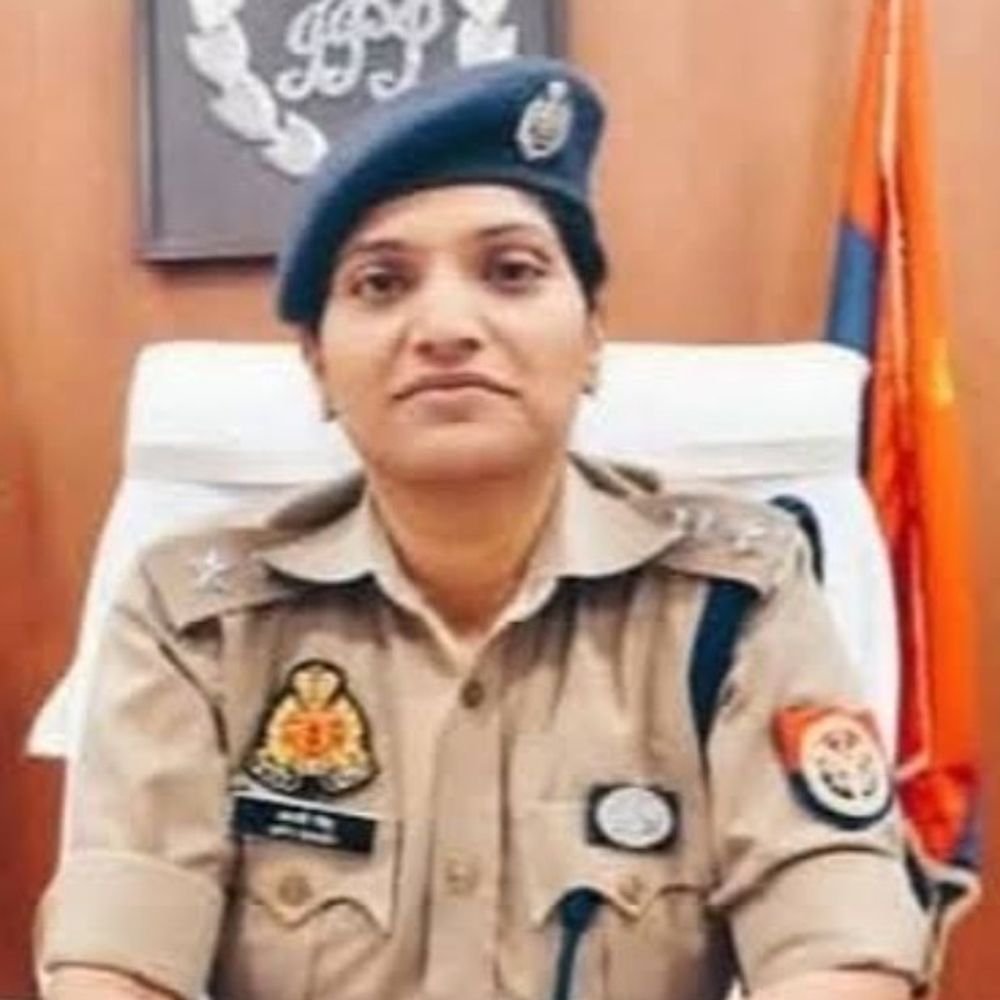 फर्रुखाबाद में एसपी ने 18 पुलिसकर्मी किए लाइन हाजिर:कानून व्यवस्था सुधारने के लिए 12 थानों के कांस्टेबल पर देर रात कार्रवाई