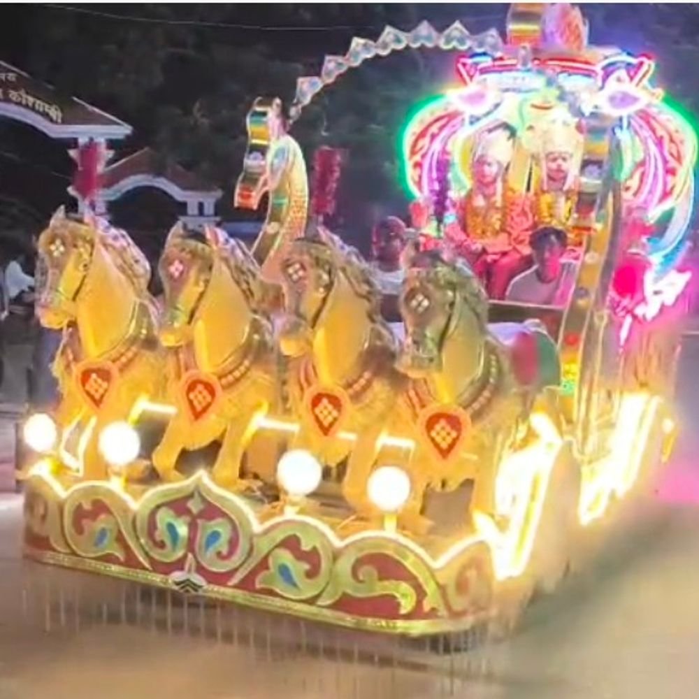 मंझनपुर में निकली भव्य राम बारात, उमड़ा श्रद्धा का सैलाब:भगवान श्रीराम, माता सीता, लक्ष्मण और हनुमान की झांकियों ने मन मोहा, हुई पुष्पवर्षा