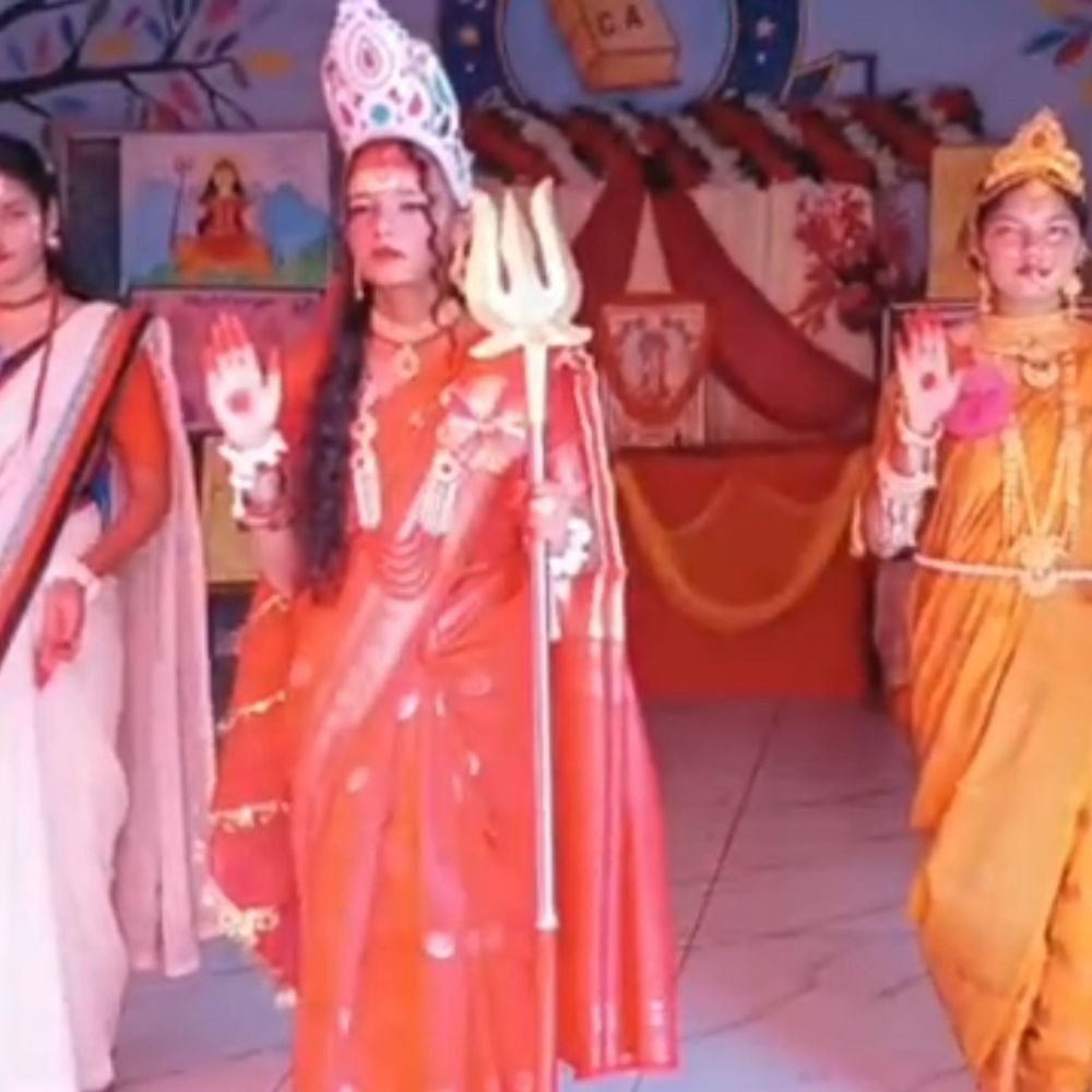 गोरखपुर में गरबा डांडिया उत्सव:विद्यार्थियों में संस्कृति, धार्मिक परंपराओं के प्रति सम्मान की भावना विकसित करना उद्देश्य
