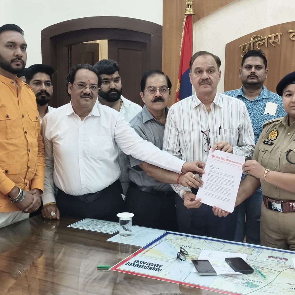 कानपुर में नवरात्रि पर सुरक्षा की मांग:VHP-बजरंग दल ने DM-पुलिस कमिश्नर को दिया ज्ञापन, डांडिया-गरबा में नियमों के पालन की मांग