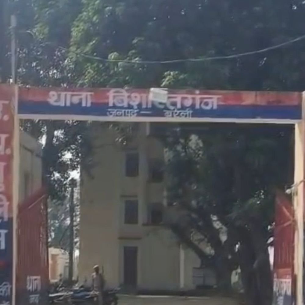 बरेली में बाइक हटाने को लेकर मारपीट:ट्रैक्टर चालक ने परिवार के साथ मिलकर मां-बेटों को पीटा, युवक के दांत तोड़े