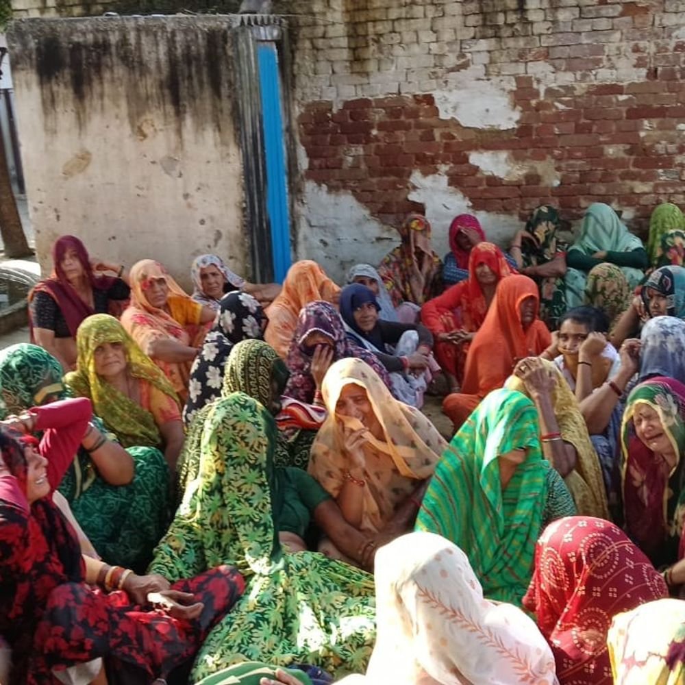 नाले के कीचड़ में मिला प्राइवेट गार्ड का शव:14 दिन पहले छुट्टी पर घर आया था, परिजन ने खेत जाने की बात कही