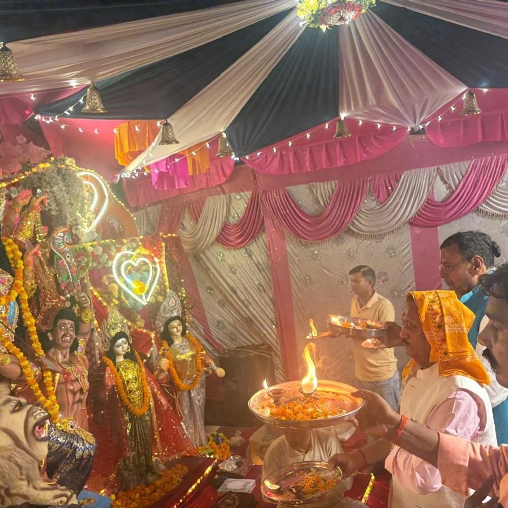 राष्ट्रवादी मंच के अध्यक्ष ने मां दुर्गा की आरती उतारी:जनशक्ति से समाज के उत्थान पर जोर दिया, हजारों श्रद्धालु रहे मौजूद