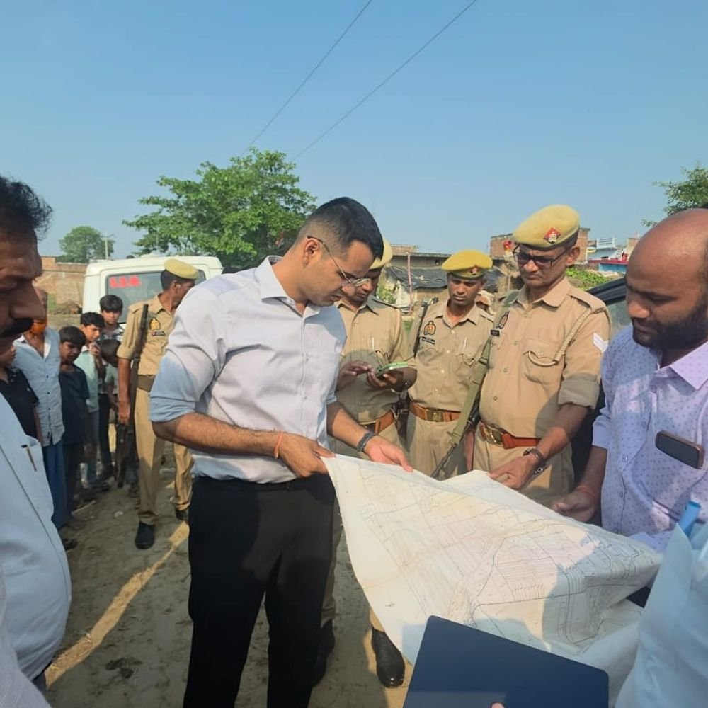 बूढ़ी राप्ती का जलस्तर बढ़ा, खेतों में जलभराव:बलरामपुर डीएम ने फसल क्षति का सर्वे कराने के दिए निर्देश