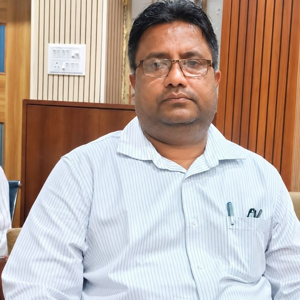 पीलीभीत में 5 हजार की रिश्वत लेते वरिष्ठ सहायक गिरफ्तार:लोन दिलाने के एवज में मांगी रिश्वत, बरेली की टीम ने पकड़ा रंगे हाथ