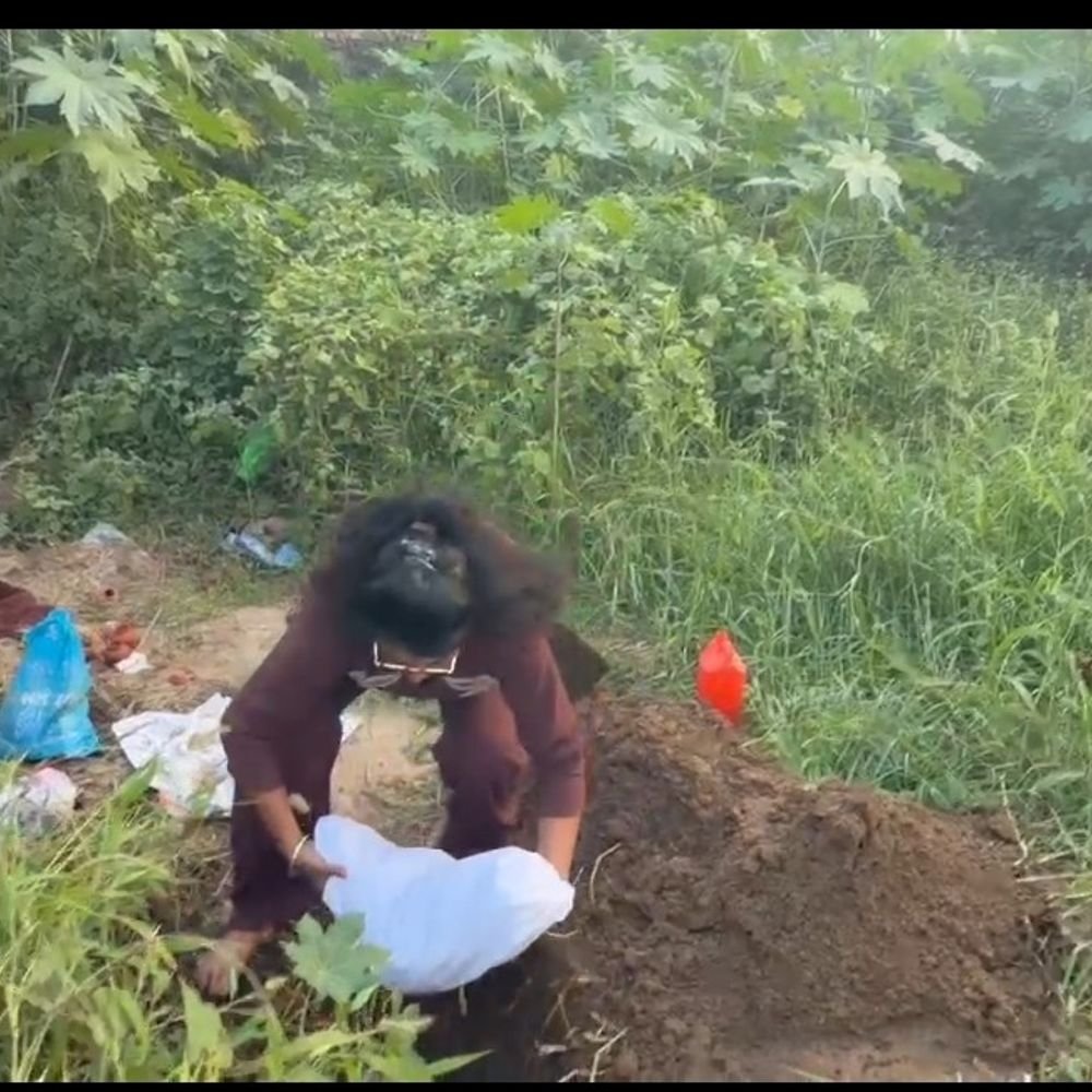 कूड़े के ढेर में मिला नवजात बच्ची का शव:मुजफ्फरनगर में शालू सैनी ने कराया अंतिम संस्कार