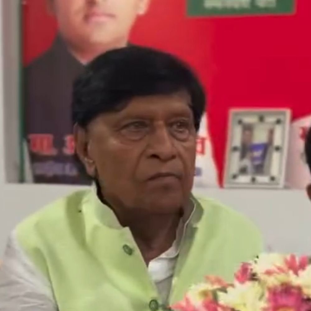 नवरात्र में नॉनवेज खाते दिखे सपा सांसद, VIDEO:पीलीभीत दौरे का बताया जा रहा है वीडियो, जांच की मांग