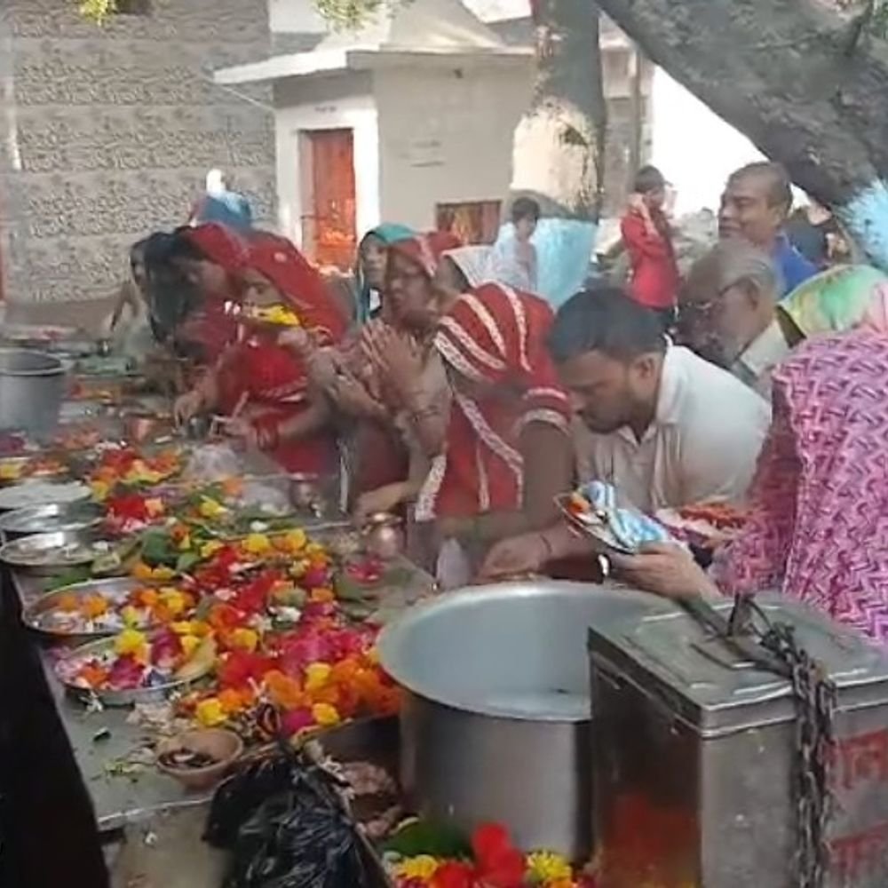शारदीय नवरात्र के चौथे दिन मां कूष्मांडा की पूजा:सृष्टि की रचयिता मानी जाती हैं, आराधना से मिलता है सुख-समृद्धि का आशीर्वाद