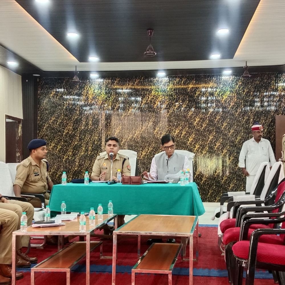 बलिया में स्नातक-शिक्षक निर्वाचन के लिए 20 सेंटर पर निगरानी:54 बूथों पर हर व्यक्ति की जांच होगी, वीडियो रिकॉर्डिंग से भी नजर