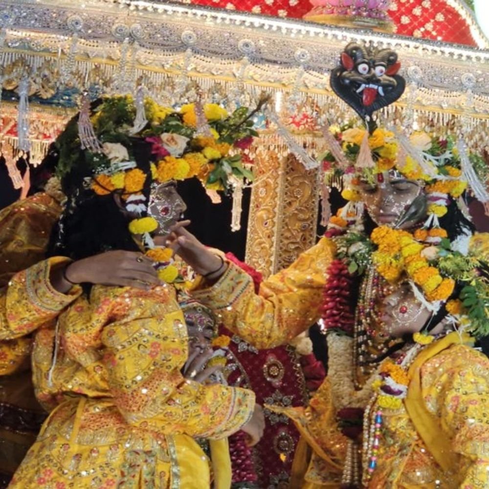 मथुरा के कोसी का ऐतिहासिक भरत मिलाप मेला:पुष्पक विमान में विराजकर अवध पहुंचे राम,भक्तों ने भरत को कंधों पर चलाकर दिया रास्ता