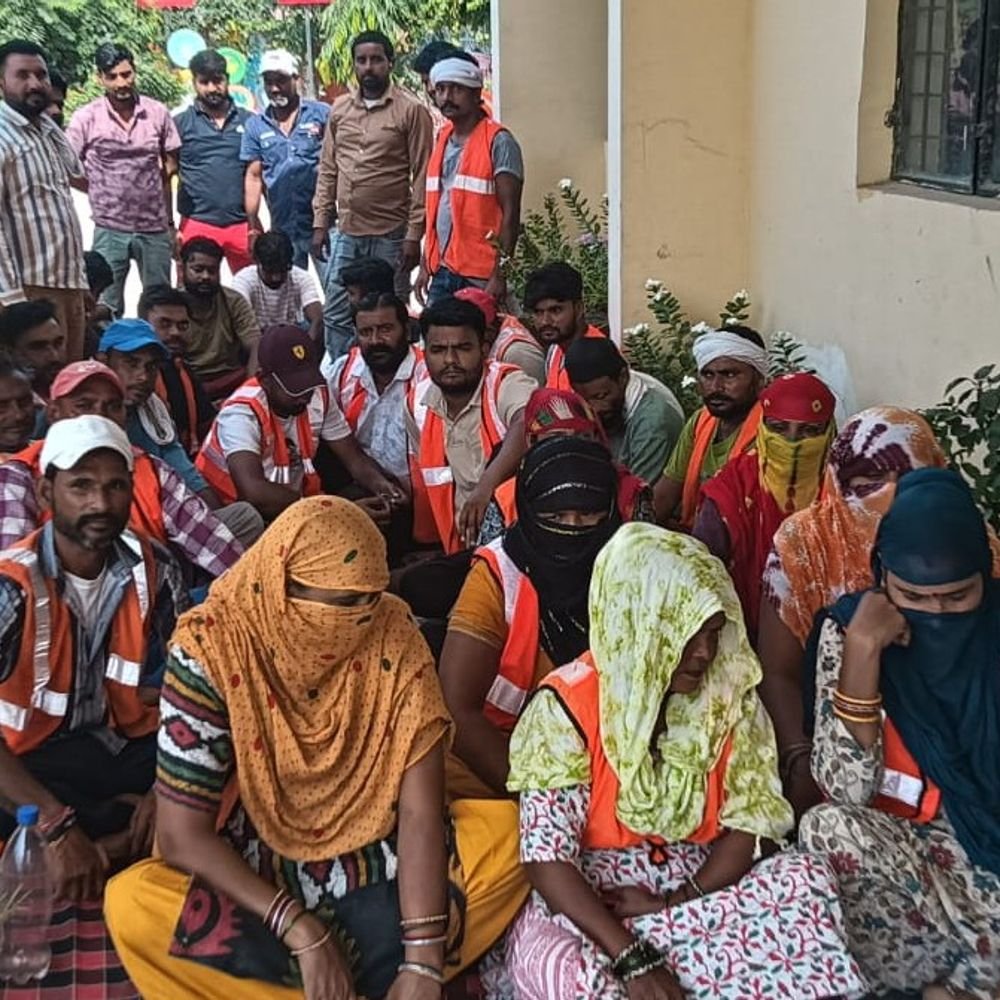 बागपत में 85 कर्मचारियों को 2 महीने से वेतन नहीं:सफाई व्यवस्था ठप, नगर पंचायत में दूसरे दिन भी धरना; राशन और बच्चों की फीस अटकी