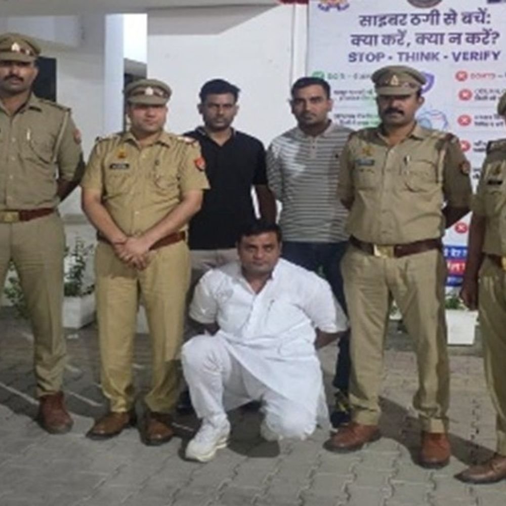 मेरठ में 50 हजार का इनामी खालिद गिरफ्तार:एक्सप्रेसवे पर घेराबंदी कर पकड़ा, दो मुकदमों में तलाश थी