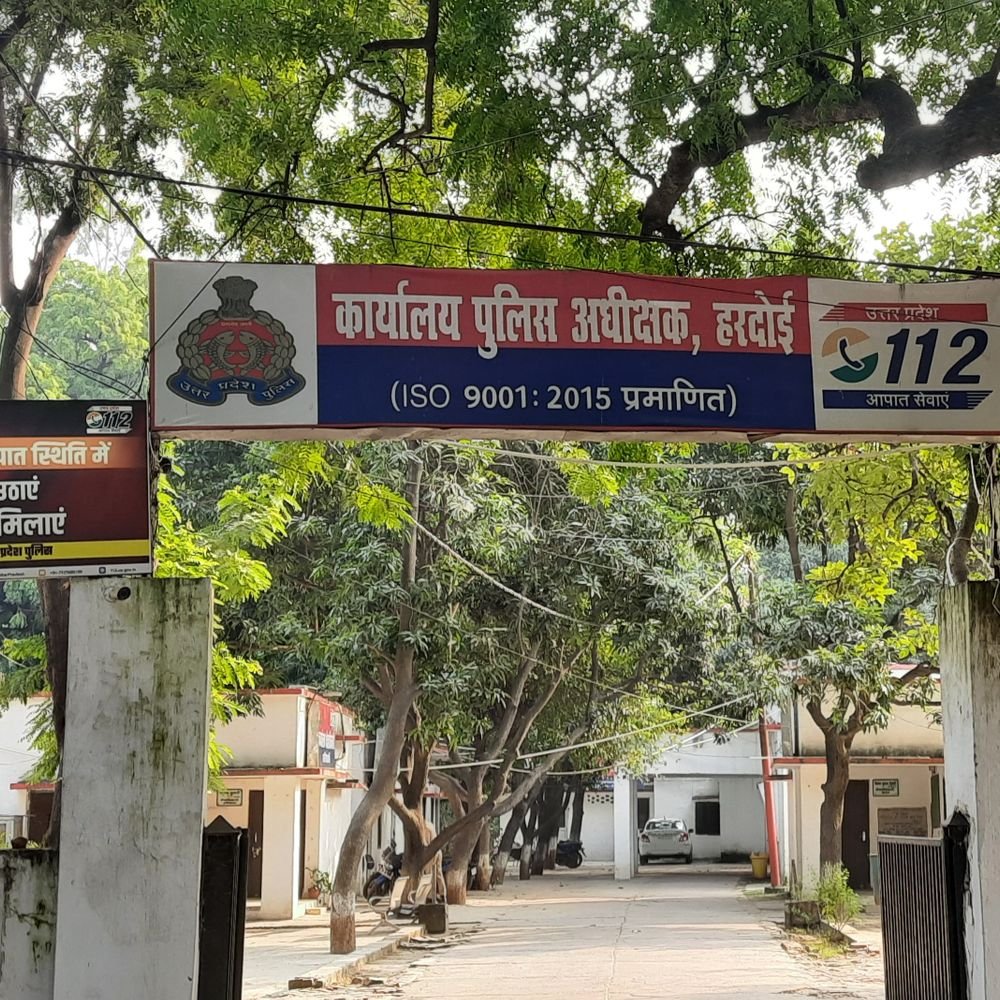 एक ही व्यक्ति ने फर्जी दस्तावेजों से बनवाए दो पासपोर्ट:हरदोई में LIU जांच के बाद आरोपी अली अहमद पर केस दर्ज, सुरक्षा एजेंसियां अलर्ट