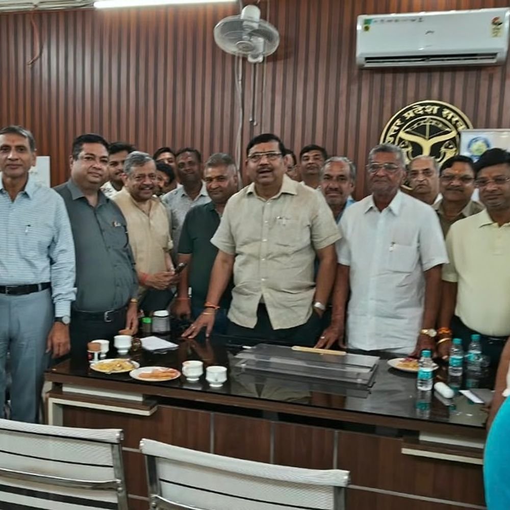 आगरा में SGST छापों का विरोध:व्यापारियों ने कहा- त्योहार पर सर्वे रोका जाए, SIB के सर्वे पर उठाए सवाल
