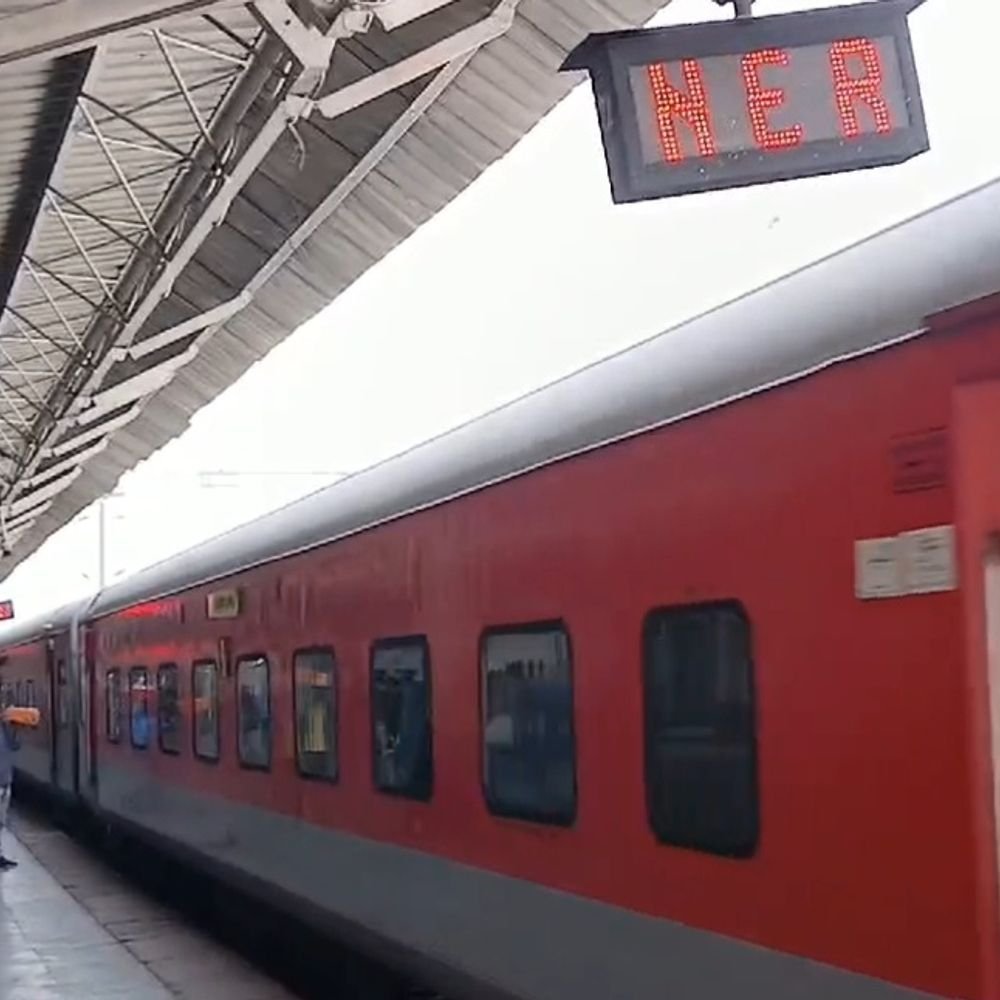 गोरखपुर से मुंबई के बीच चलेगी स्पेशल ट्रेन:यात्रियों को फेस्टिवल पर घर आना होगा आसान