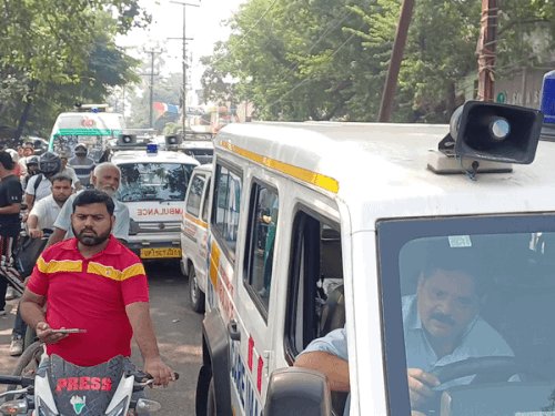 जागरूकता रैली बनी आफत, डेढ़ घंटे जाम में कराहा शहर:7 एंबुलेंस फसी, कचहरी के आसपास के रास्तों पर वाहनों की कतारें, दौड़ी ट्रैफिक पुलिस