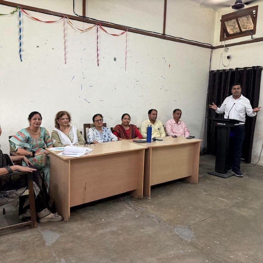 जेवी जैन कॉलेज में अंतरराष्ट्रीय शिक्षक दिवस मनाया:छात्र-छात्राओं ने दी शानदार प्रस्तुतियां, शिक्षा के महत्व पर नुक्कड़ नाटक भी हुआ