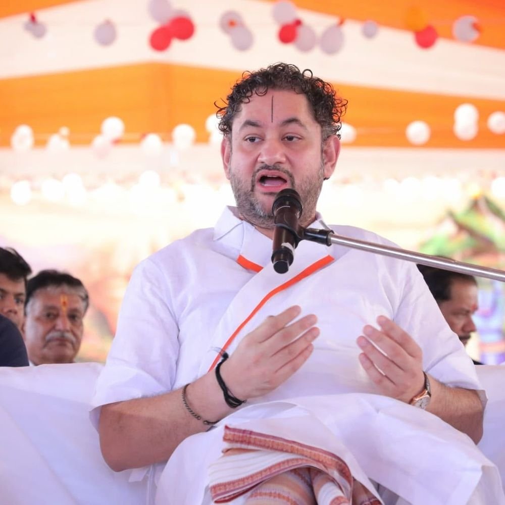 लखनऊ में मनाया श्रीकृष्ण-रुक्मिणी विवाह:पुंडरीक गोस्वामी बोले- 'निश्छल प्रेम से ही मिलते हैं परमात्मा'