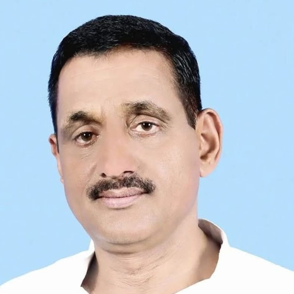 सपा चेयरमैन की गाड़ी से 9.50 लाख रुपये गायब:बस्ती में चाय पीने के लिए गाड़ी से उतरे थे, आरोपी की तलाश जारी