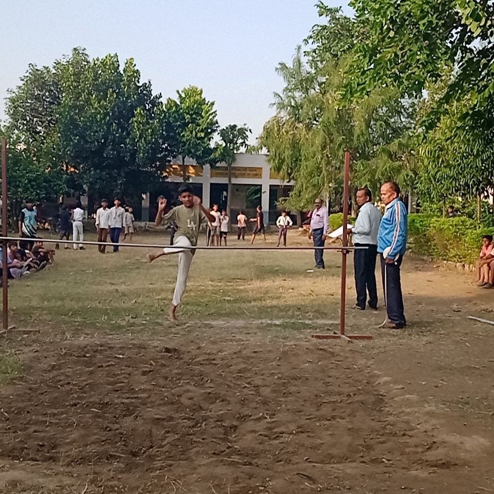 बरेली में जिला स्तरीय खेल प्रतियोगिताएं आयोजित:एथलेटिक्स दौड़ कुश्ती स्पर्धाएं हुईं, विद्यार्थियों ने बढ़-चढ़कर लिया हिस्सा