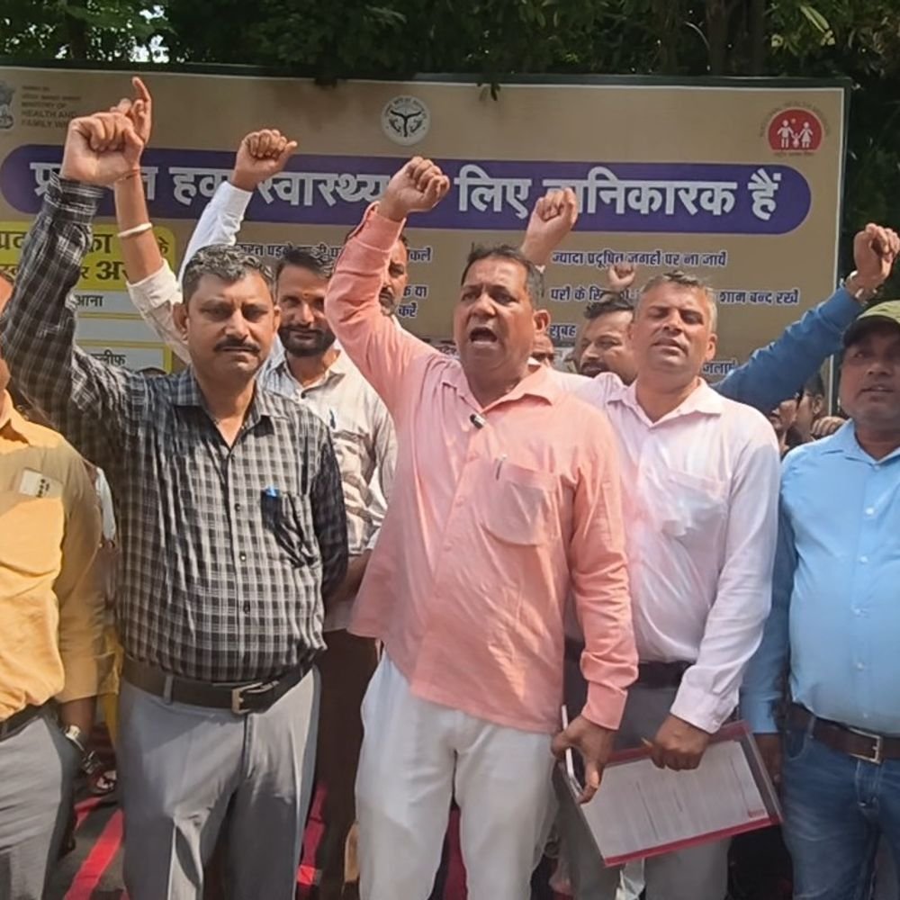 सहारनपुर में NHM संविदा कर्मियों का प्रदर्शन:नियमितीकरण और समान वेतन की मांग, 12 अक्टूबर से लखनऊ में अनिश्चितकालीन आंदोलन की चेतावनी